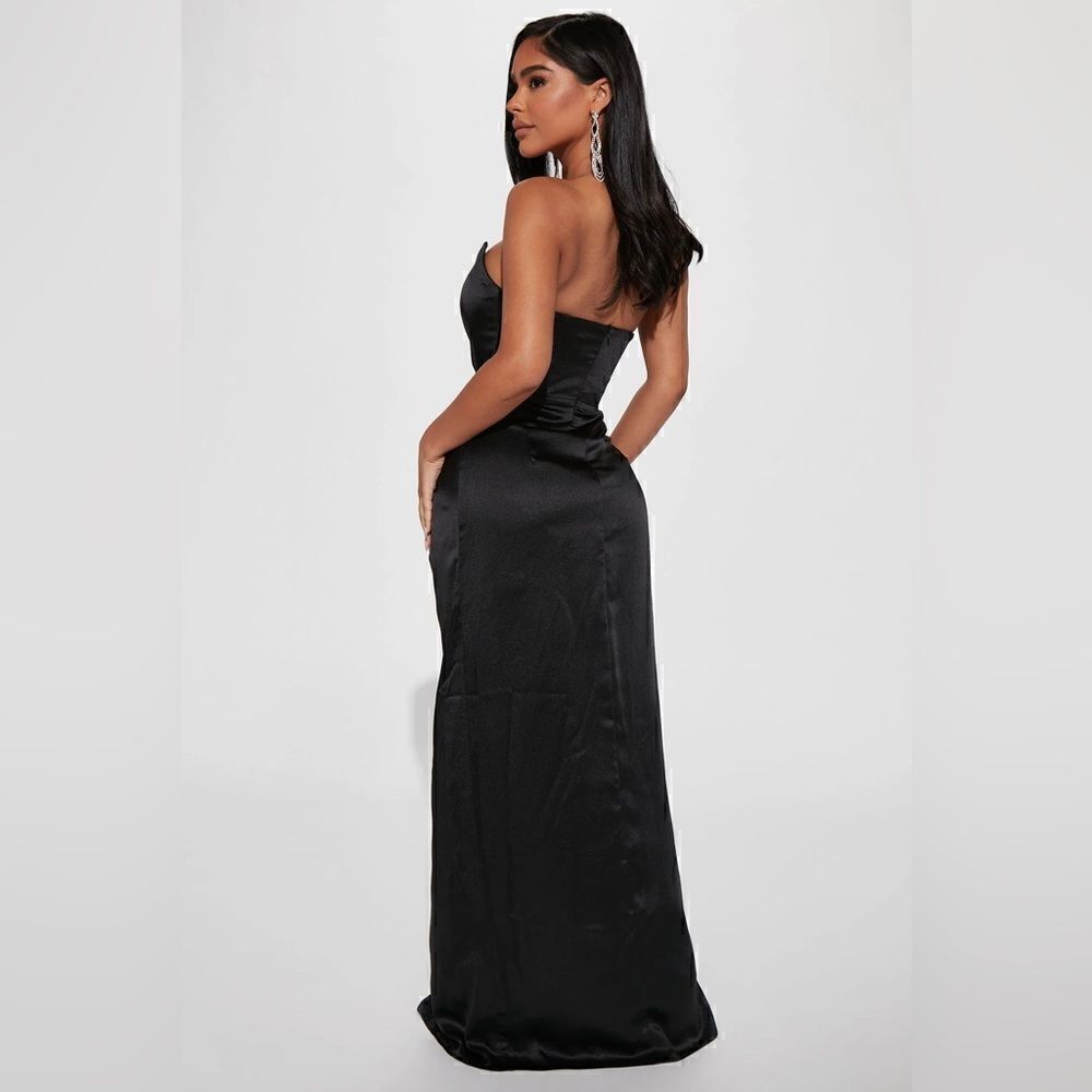 Stunning NWT Fashion Nova Teagan Satin Maxi Dress – Effortless Elega - Picture 3 of 6